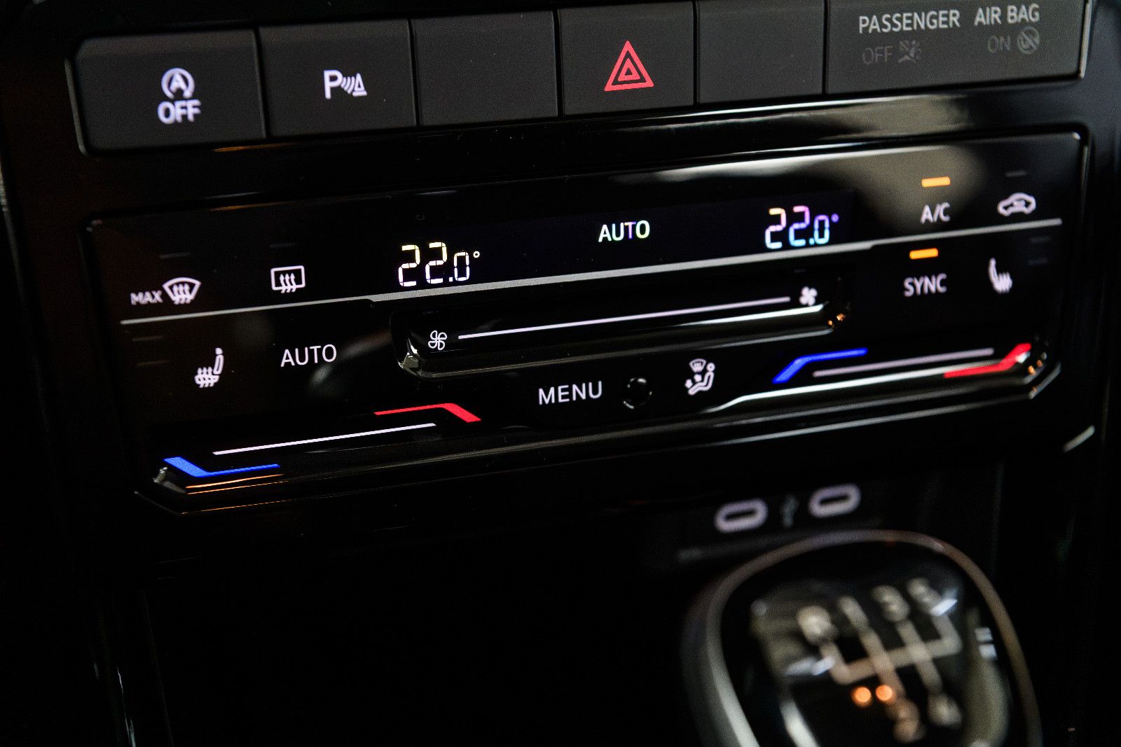 Fahrzeugabbildung Volkswagen T-Cross Life 1.0 TSI LED+KAMERA+NAVI+ACC+5 J.GAR