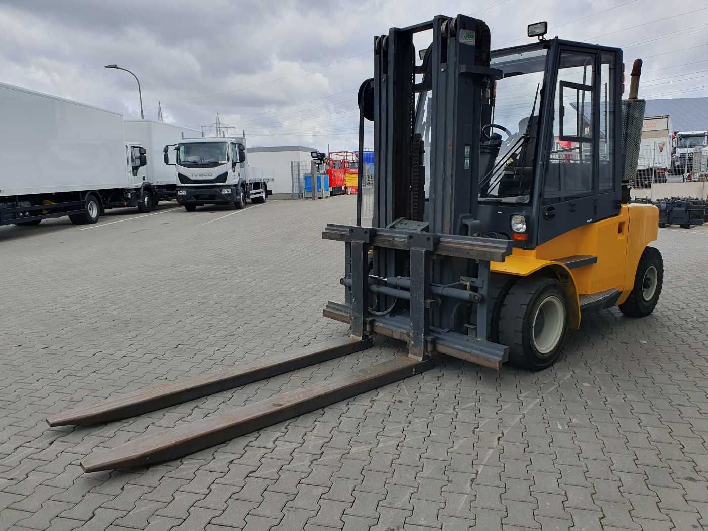 Fahrzeugabbildung Jungheinrich DFG 680 / 4.500mm / 2.413h / Zinkenverstellgerät