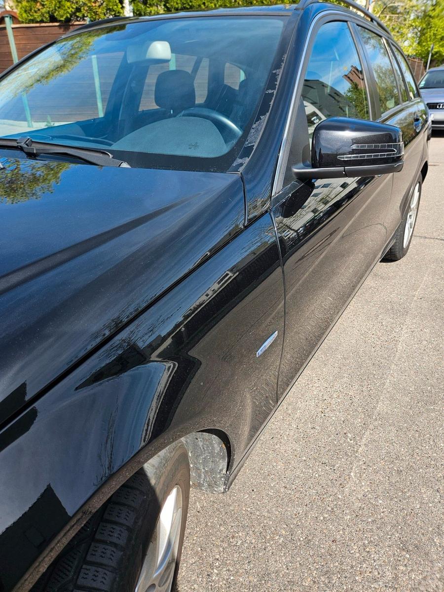 Mercedes-Benz C200 2010 — photo 12