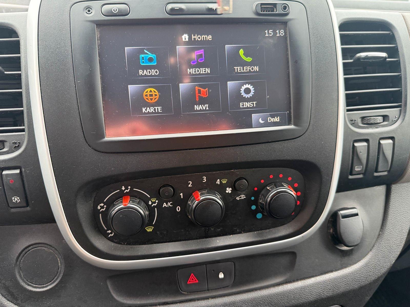 Renault Trafic 2015 — фото 7