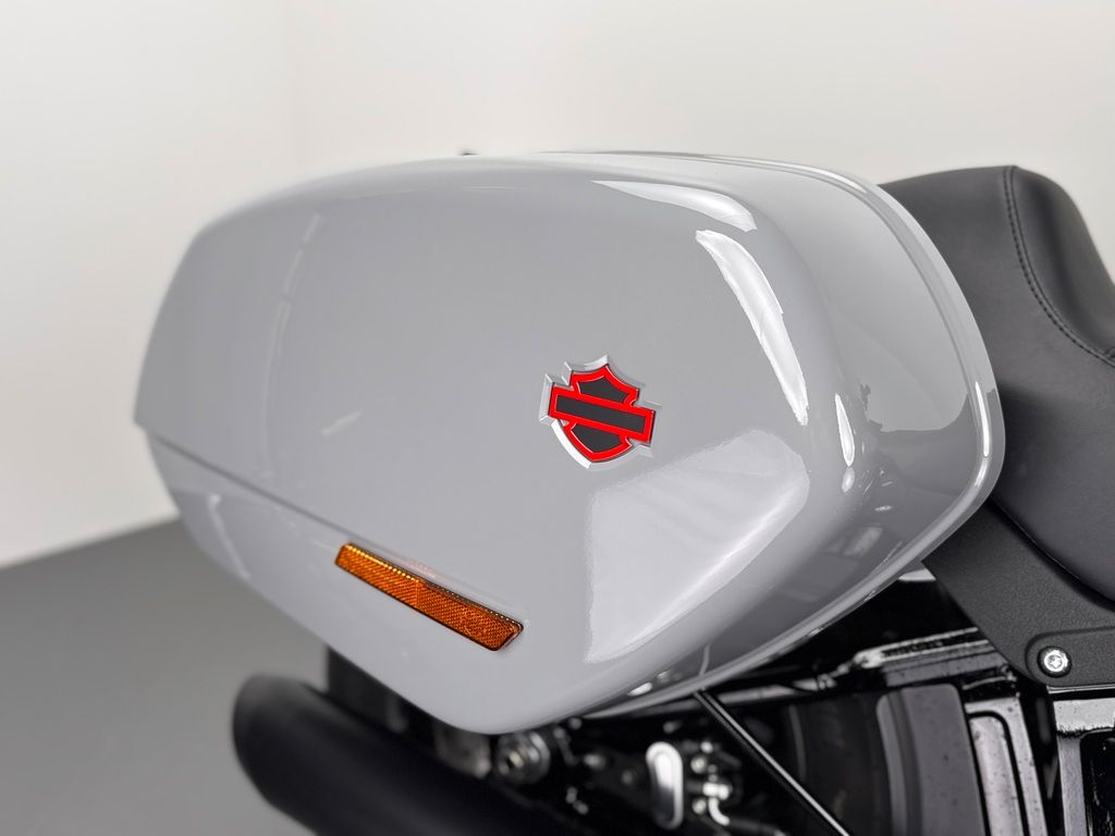Fahrzeugabbildung Harley-Davidson LOW RIDER ST FXLRST *NEUWERTIG *1. HAND
