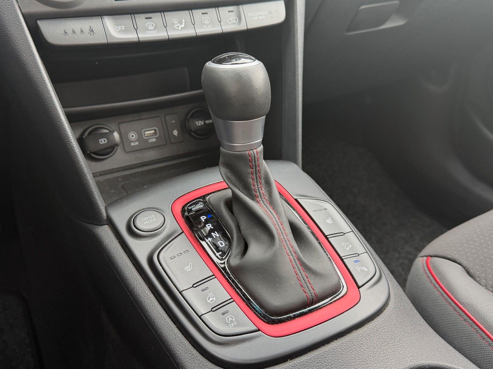 Fahrzeugabbildung Hyundai KONA 1.6T-GDI*Unique*2WD*DCT*RFKamera*Navi*SHZ*