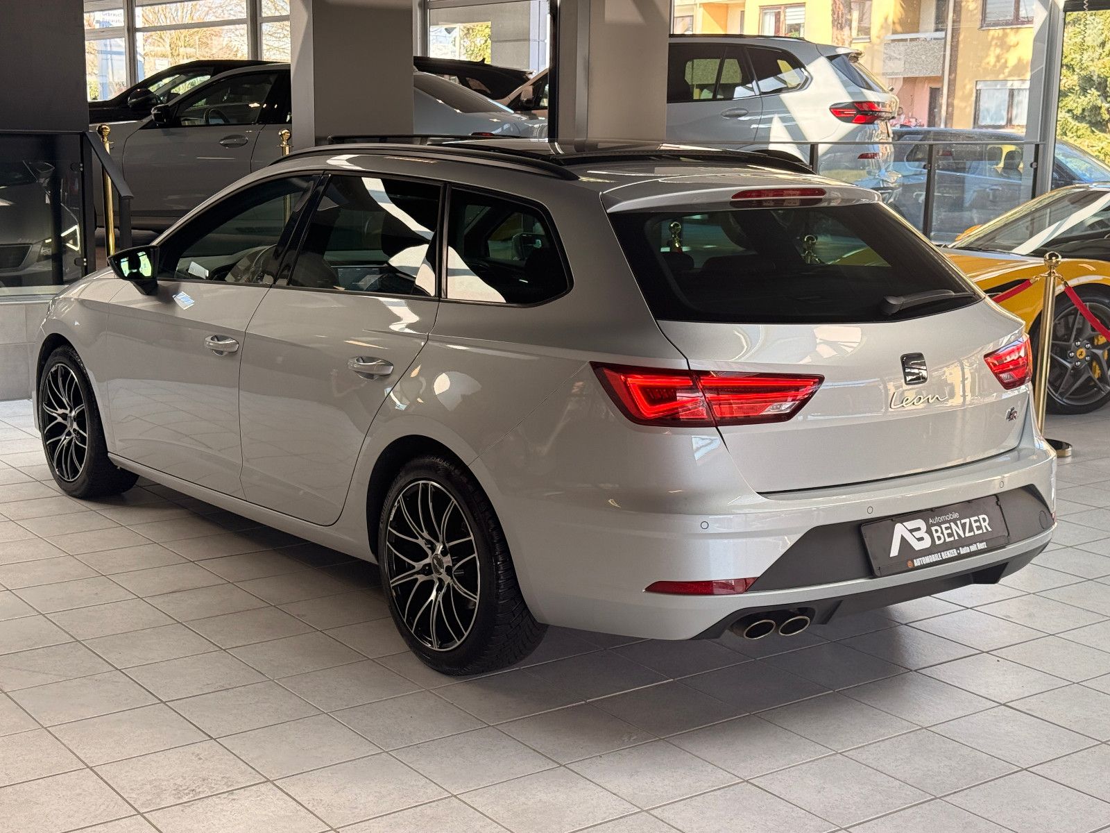 Fahrzeugabbildung SEAT Leon ST FR//ACC/LED/PANORAMA/APPLE-CAR/KAMERA