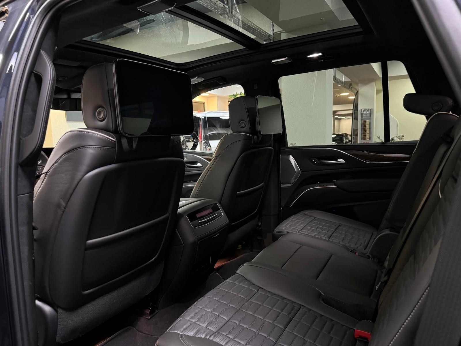 Fahrzeugabbildung Cadillac ESCALADE SPORT-PLATINUM 6.2 V8 -NIGHT VISiON 3 J