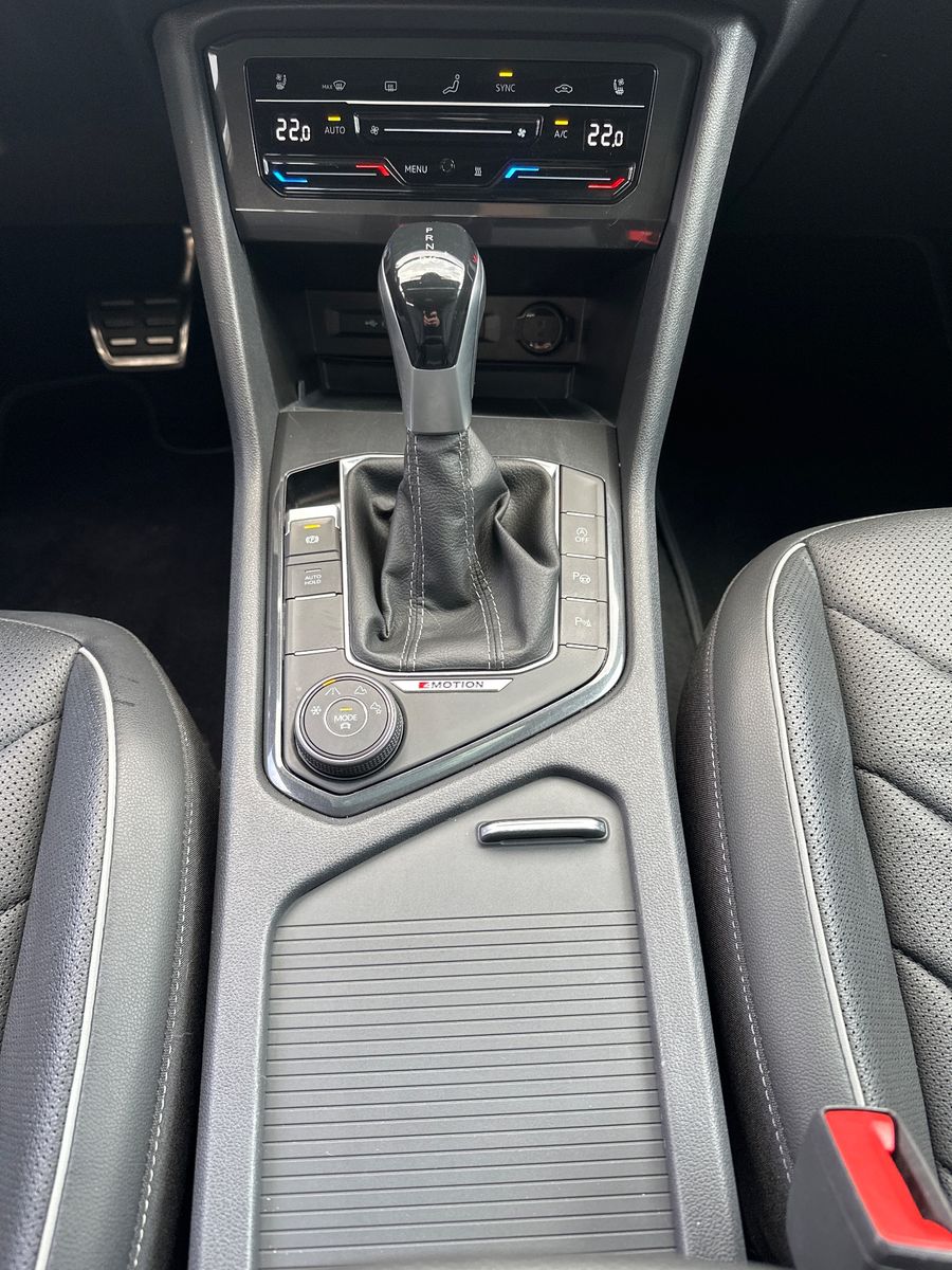 Fahrzeugabbildung Volkswagen Tiguan Allspace 2.0 TDI DSG 4M R-Line NAV+LED
