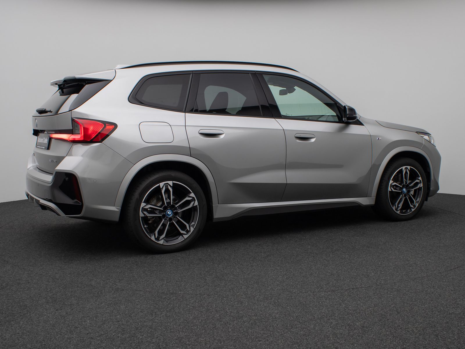 Fahrzeugabbildung BMW iX1 xD30 M Sport DAB Panorama Kamera Komfort 19"