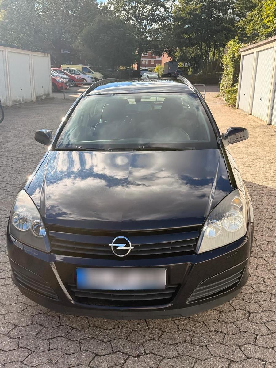 Opel Astra 2005 — rear view