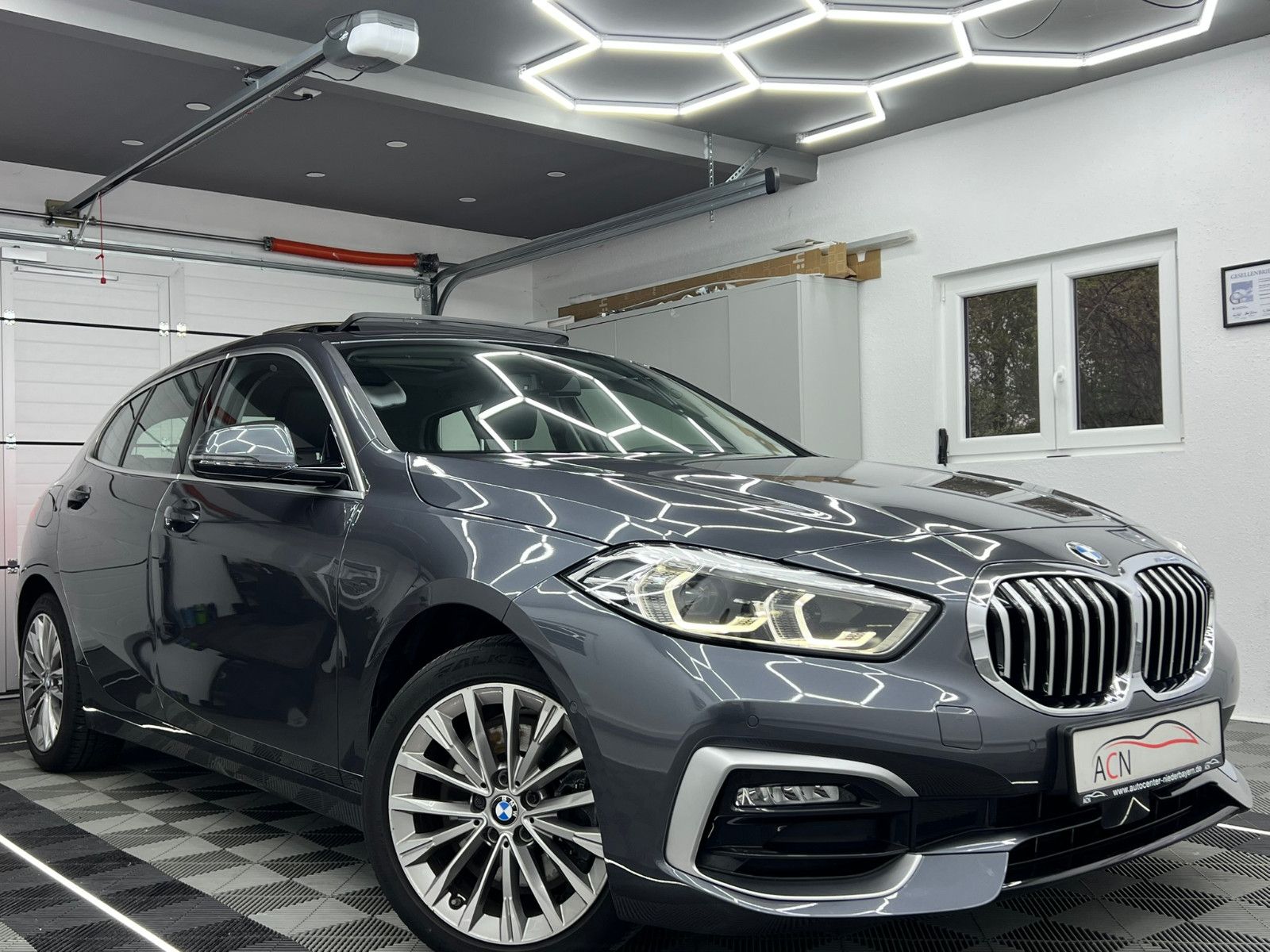 Fahrzeugabbildung BMW 120 d xDrive LUXURY LINE/LED/HuD/VRTL PIT/PANO