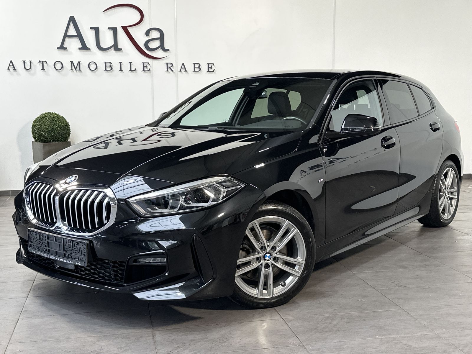 Fahrzeugabbildung BMW 118i 5-Türer M-Sport Aut. NAV+LED+HIFI+17ZOLL+PP