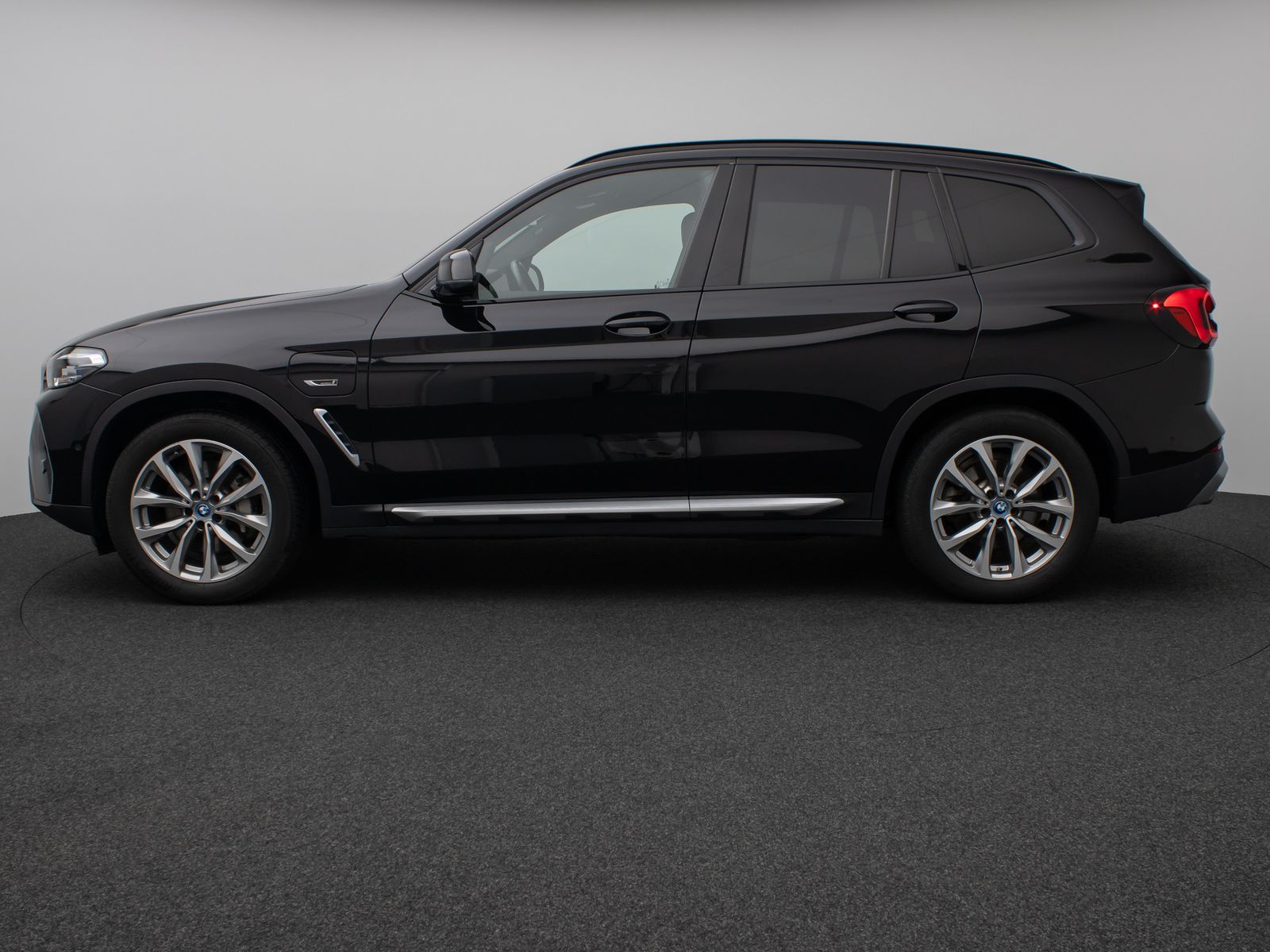 Fahrzeugabbildung BMW X3 xD30e Kamera HUD DAB HiFi Komfort Sport AHK