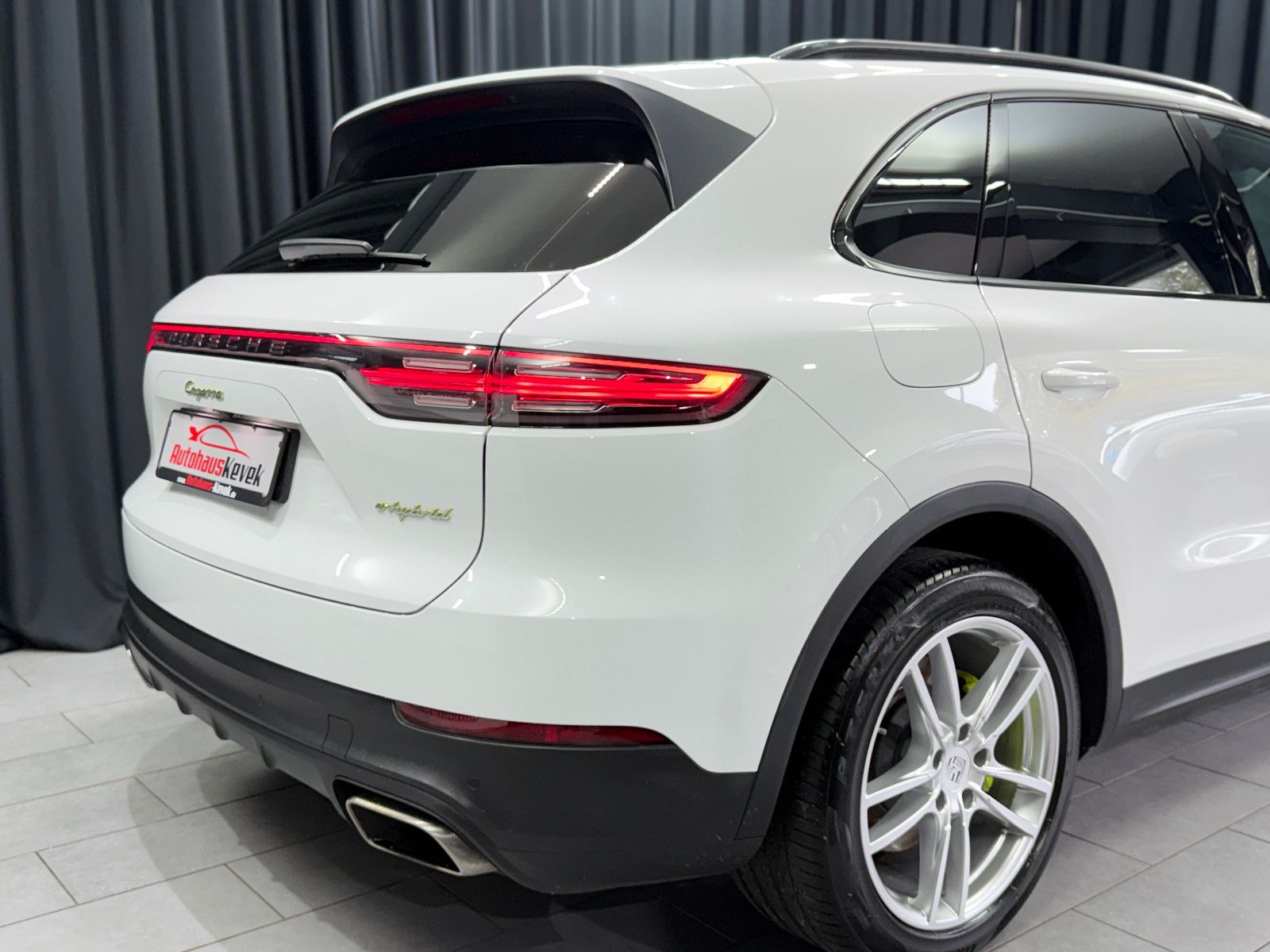 Fahrzeugabbildung Porsche Cayenne E-Hybrid|PANORAMA|SPORT-CHRONO|ACC