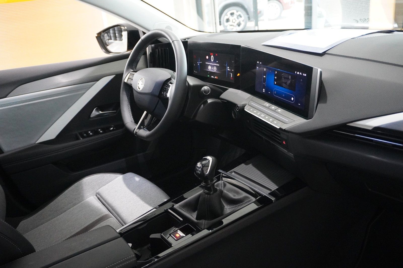 Fahrzeugabbildung Opel Astra L Lim. 1.2T ELEGANCE NAVI/LED/KAMERA/SPORT