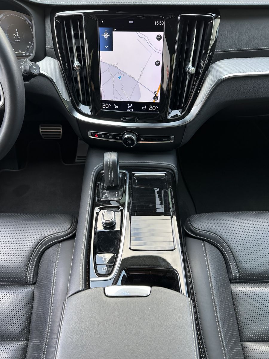 Fahrzeugabbildung Volvo V60 T6 AWD Recharge R-Design NAV+LED+AHK+PANO+VC