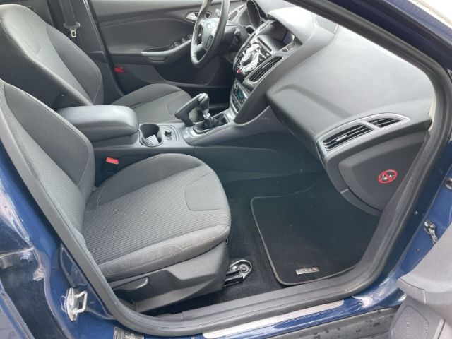 Fahrzeugabbildung Ford Focus 1.6 EcoBoost Titanium Navi, Tempomat, Sitz