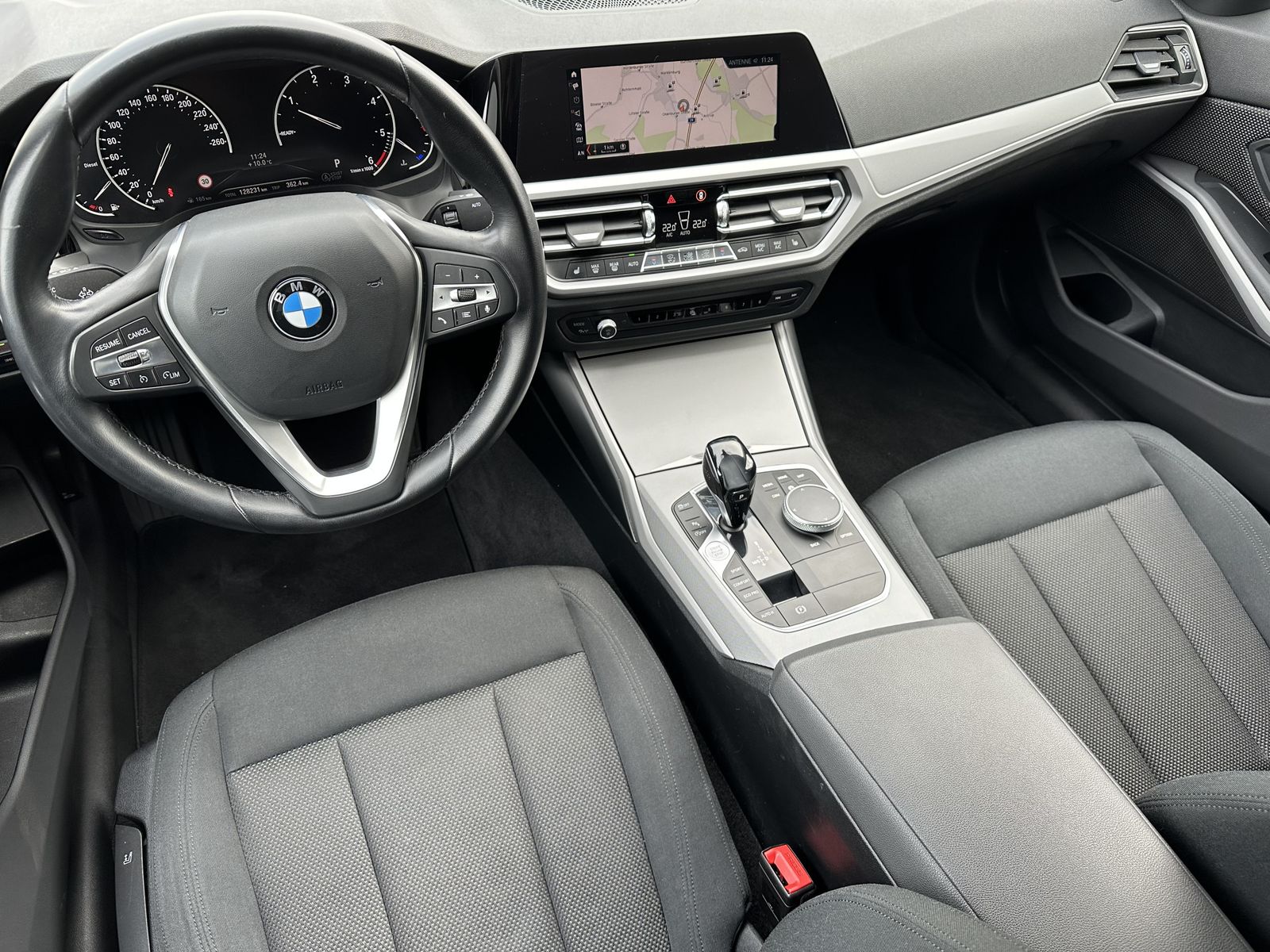 Fahrzeugabbildung BMW 318d Advantage Aut. NAV+LED+SHZ+PDC+TEMPOMAT+2Hd