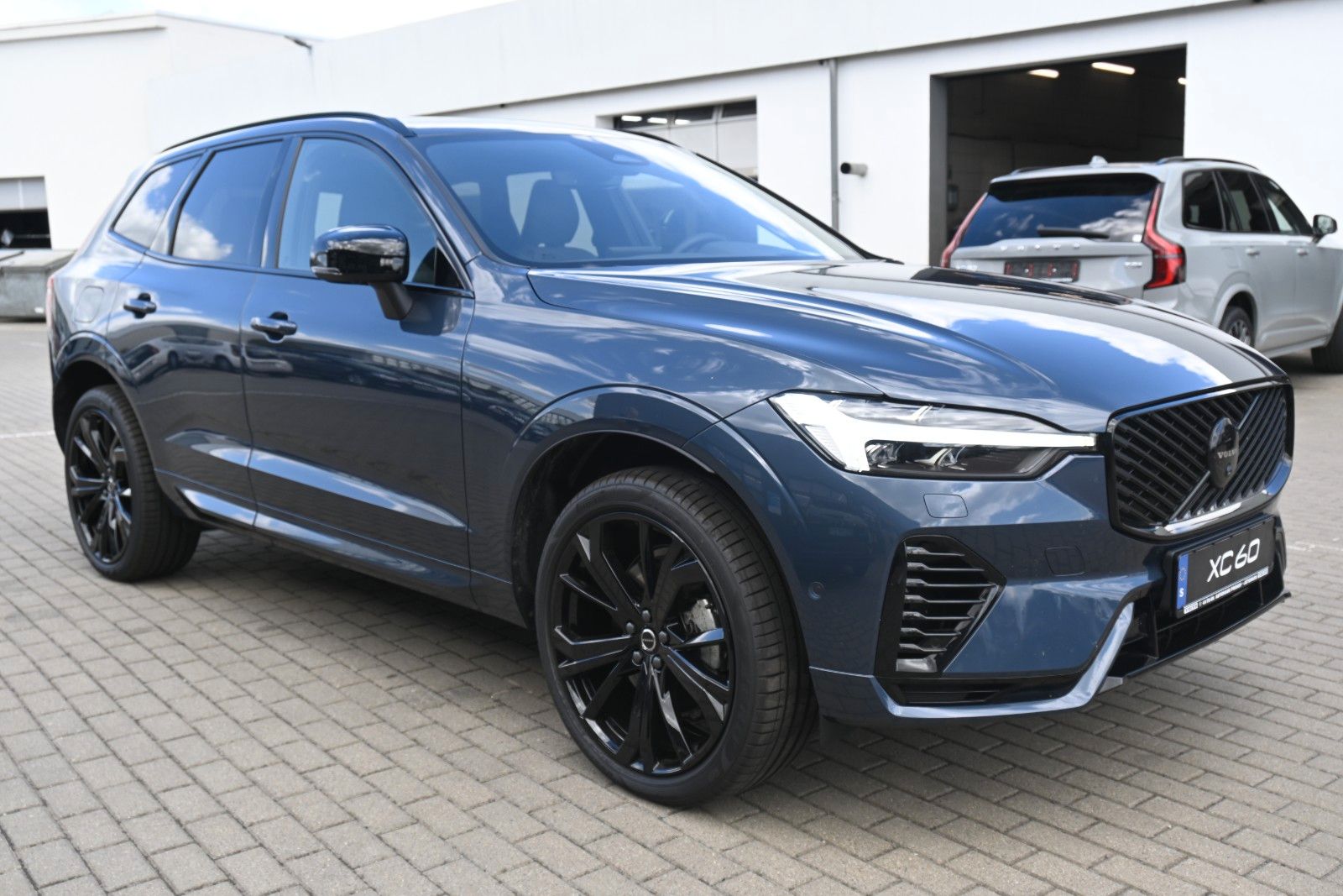 Fahrzeugabbildung Volvo XC60 T8 RC AWD Plus Black Edition*360*Facelift