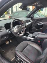 Mercedes-Benz GLB 250 4MATIC AMG Line - blaue Mercedes-Benz GLB 250