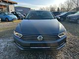 Volkswagen Passat Limousine 2.0 TDI AHK* SHZ* Navi* - Volkswagen Passat aus 2015