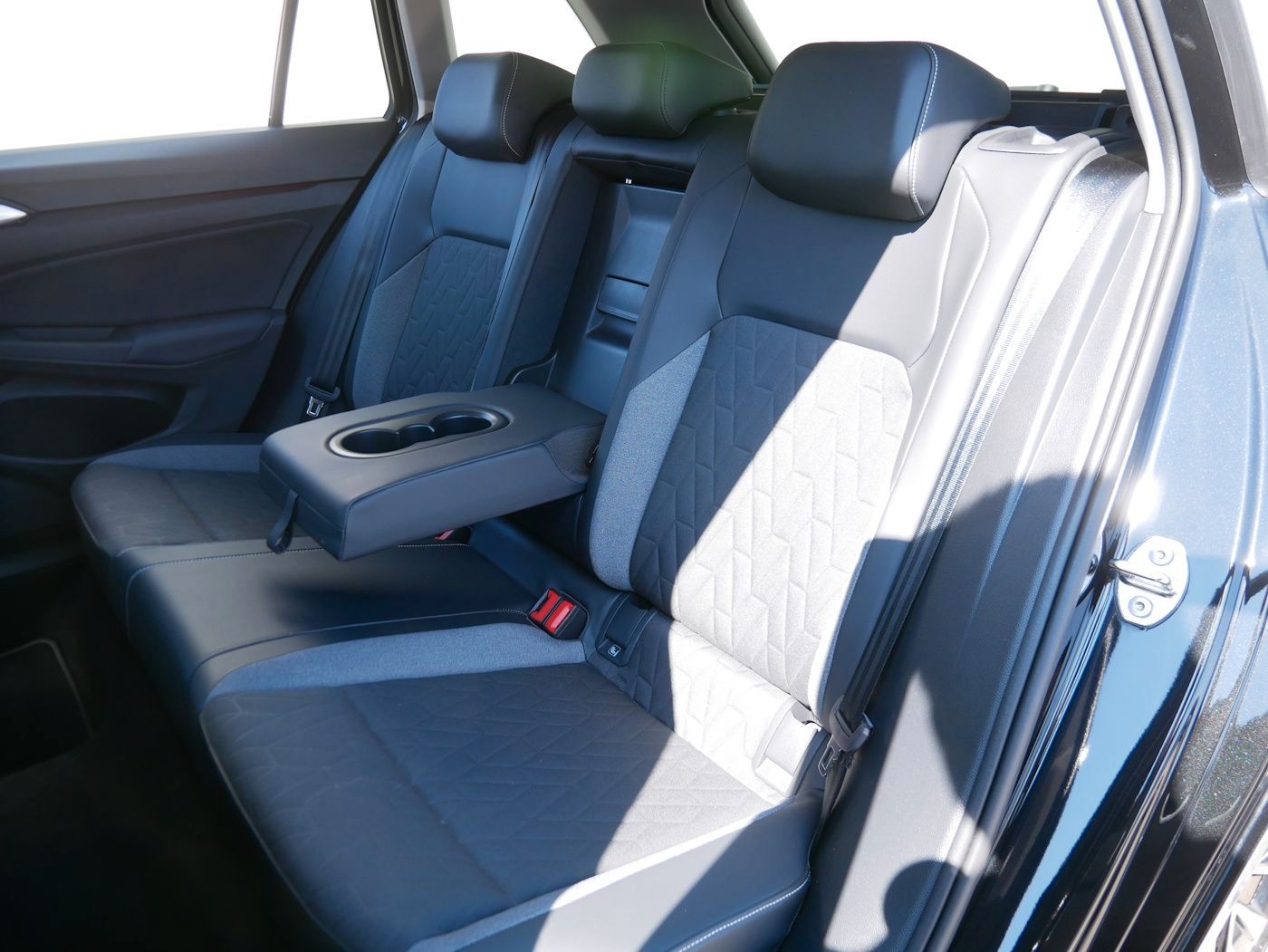 Fahrzeugabbildung Volkswagen Golf -VIII Variant 2.0 TDI GOAL NEU49T MATRIX AH