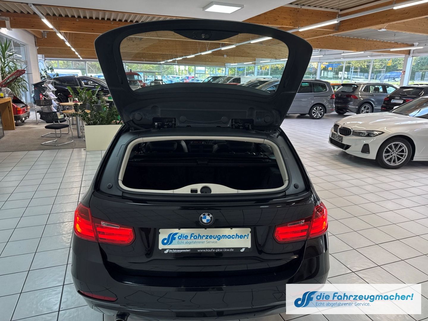 Fahrzeugabbildung BMW 320 dA Touring Navi Soundsy. El. Heckk. *EXPORT