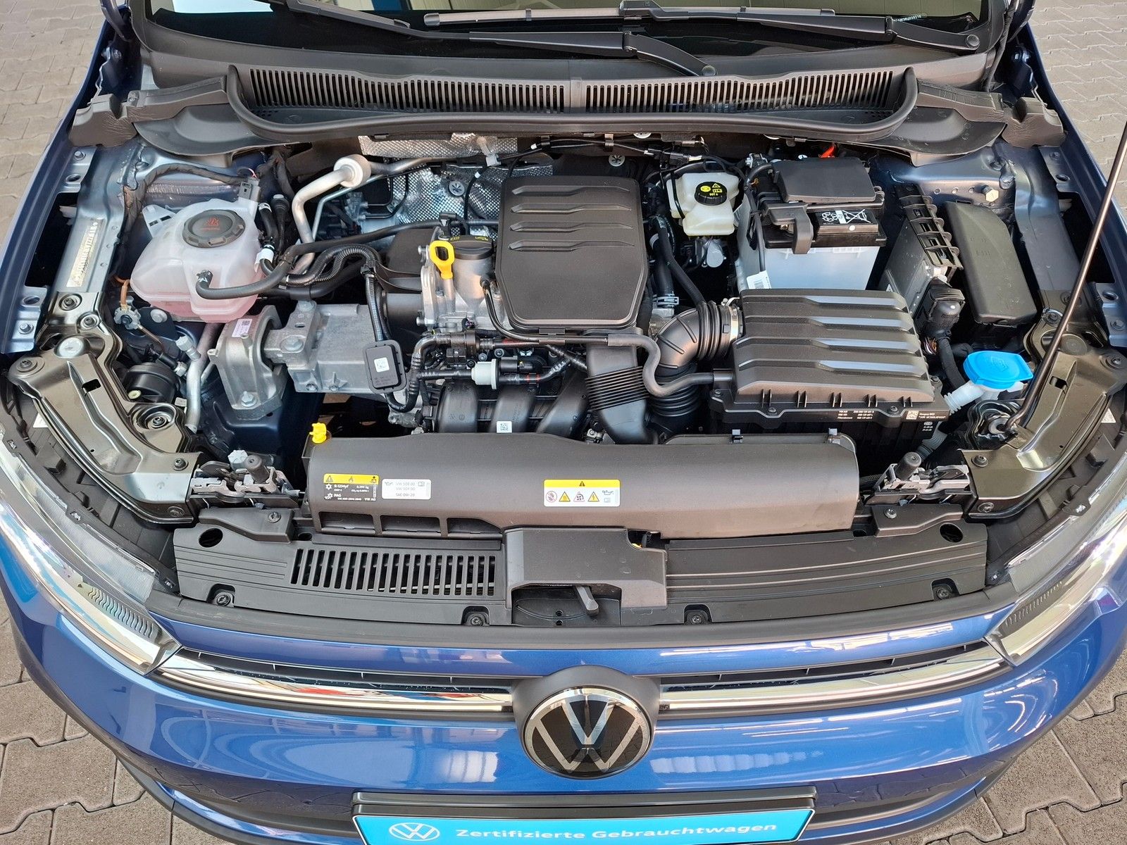Fahrzeugabbildung Volkswagen Polo VI Move + Kamera+IQ.Light.+Navi+App Connect