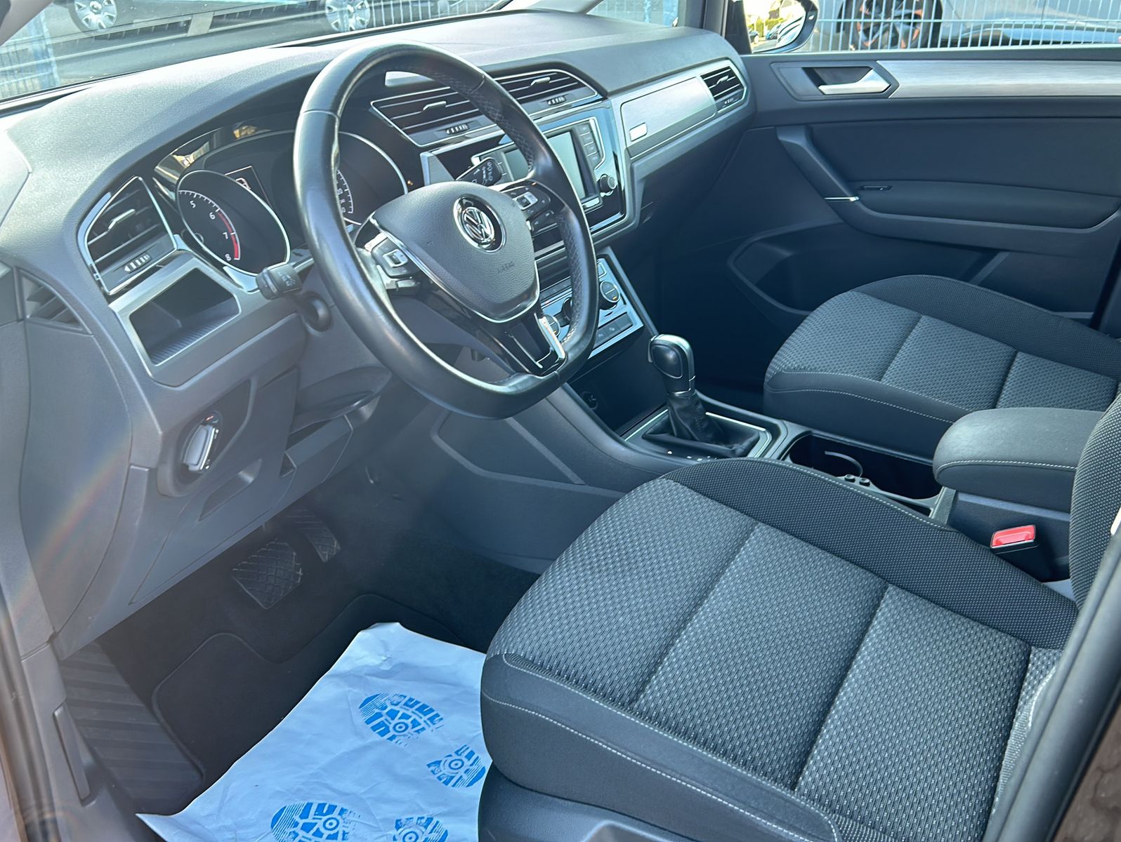 Fahrzeugabbildung Volkswagen Touran 1,4 TSI Comfortline 7 Sitzer