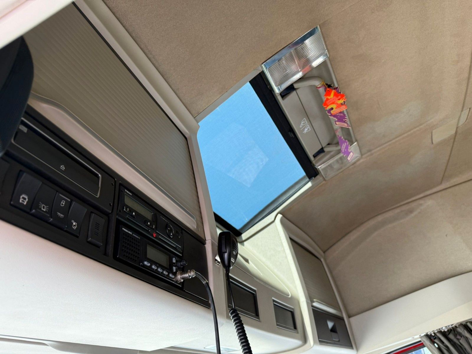 Fahrzeugabbildung Volvo FH 540 8x4 mit Palfinger Kran PK 78002F + Haken