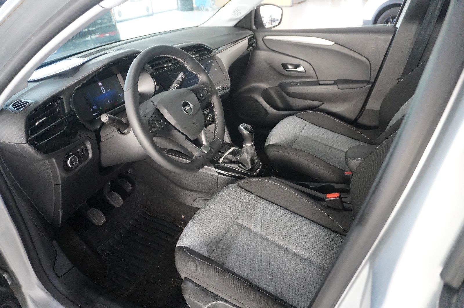 Fahrzeugabbildung Opel Corsa F 1.2 FACELIFT NAVI/LED/KAMERA/VIRTU./SHZ