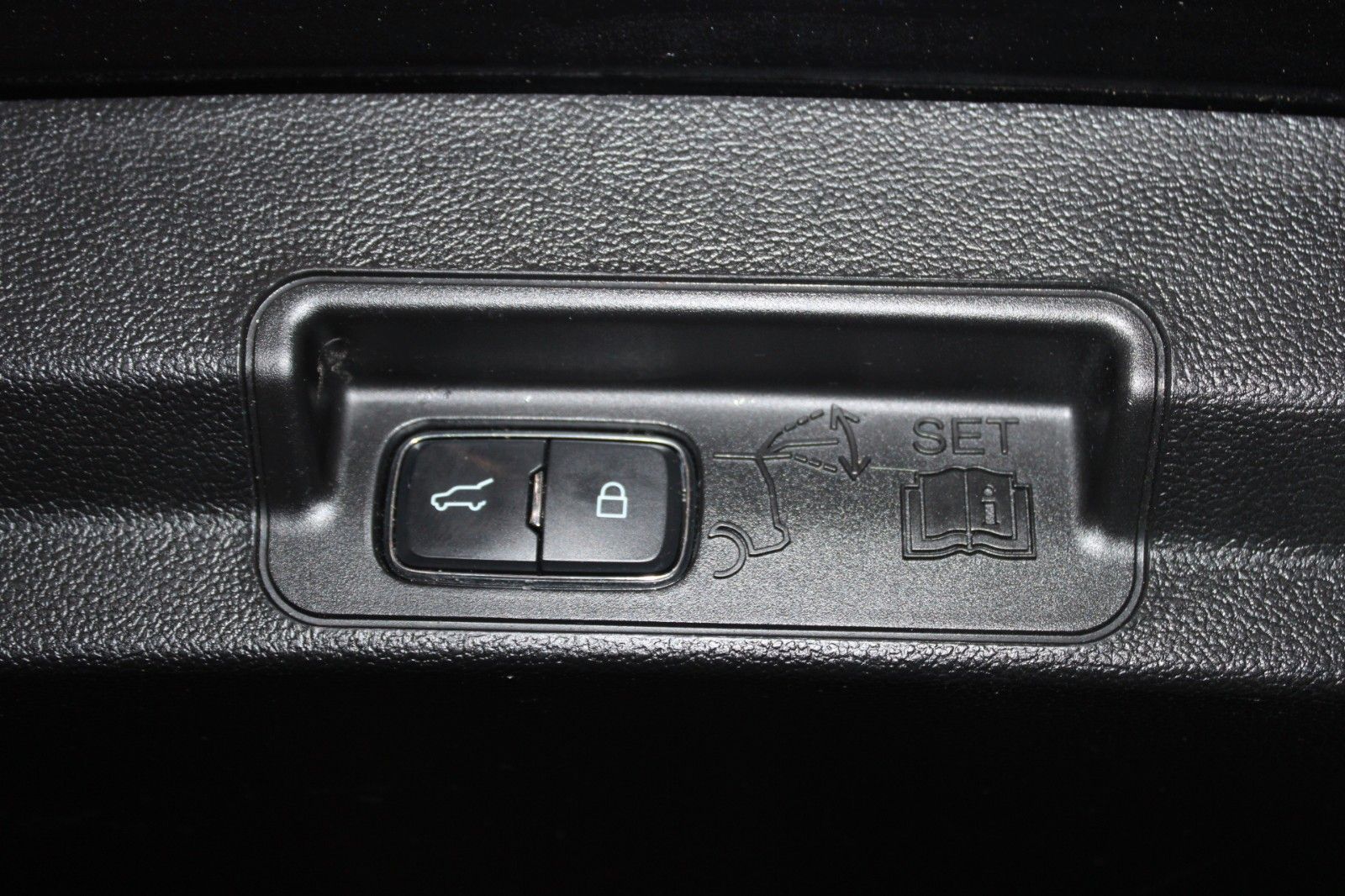 Fahrzeugabbildung Ford Explorer 3,0 PHEV Aut. ST-Line 7-Sitze PANO AHK