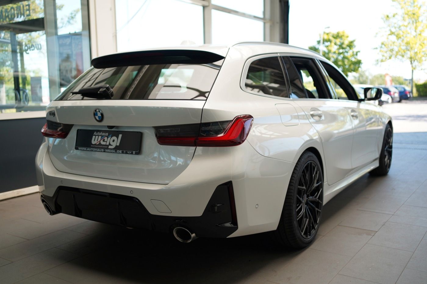 Fahrzeugabbildung BMW 330dA M Sport +Komfortzugang+Akustikglas+LED+