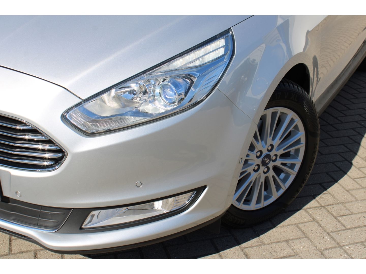 Fahrzeugabbildung Ford Galaxy Titanium 7 Sitze AHK Navi Pano GRA GJR PD