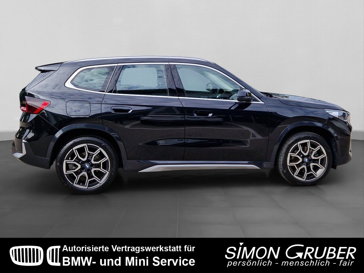 Fahrzeugabbildung BMW X1 xDrive23i Mild-Hybrid xLine Panorama HUD LED