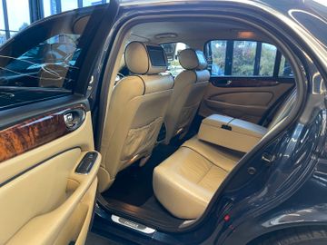 Jaguar XJ 2.7 D XJ6 Sovereign *Klima*Navi*PDC*Bluetooth