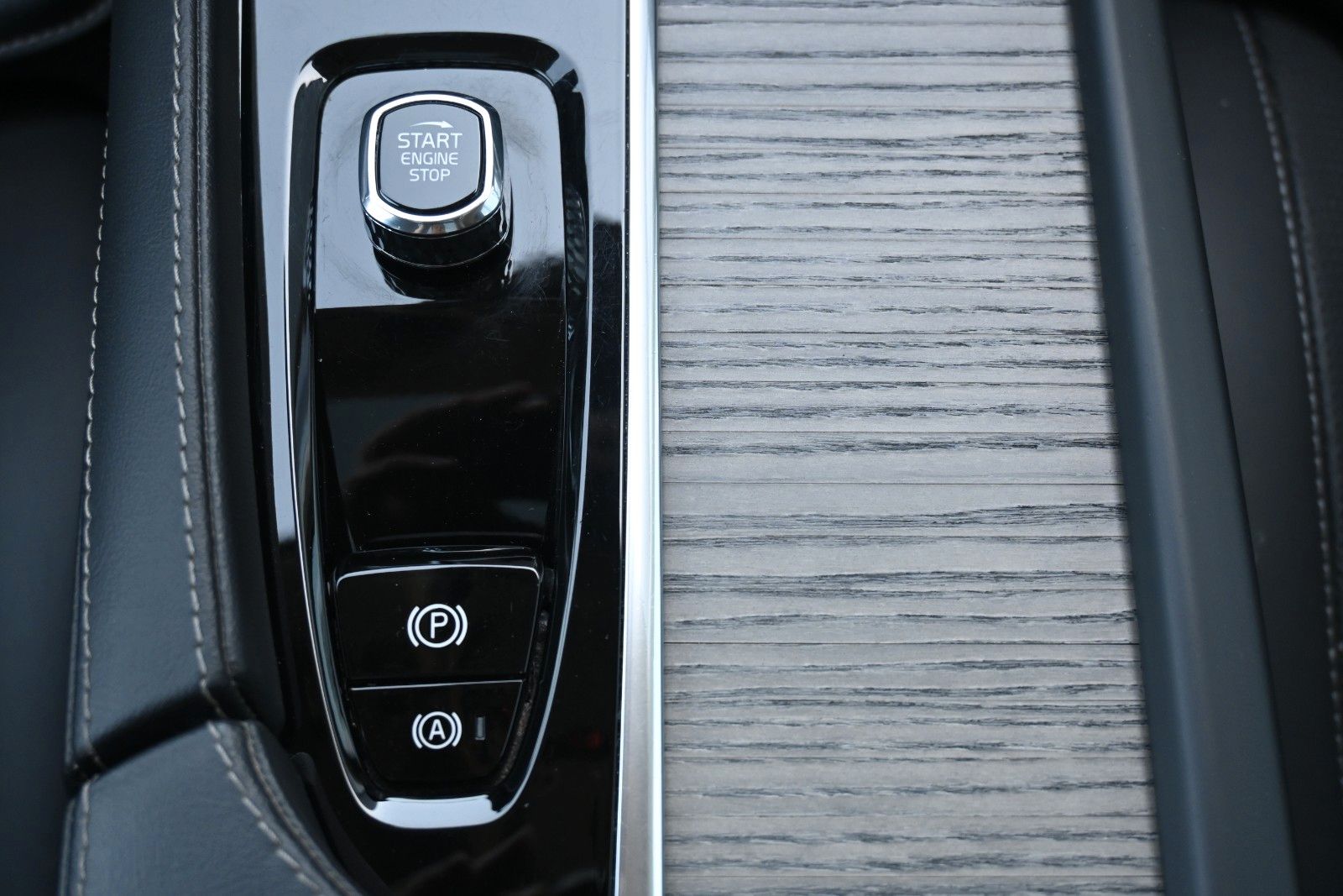 Fahrzeugabbildung Volvo XC90 B5 AWD Ultimate Bright*LED*PANO*LUFT*STHZ
