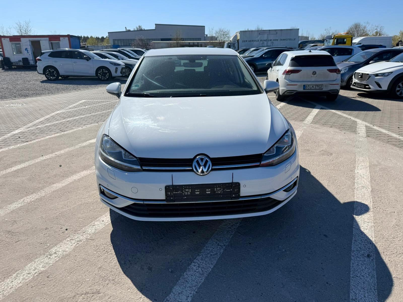 Volkswagen Golf 1.6 TDI Comfortline Navi Kamera Xenon TÜV