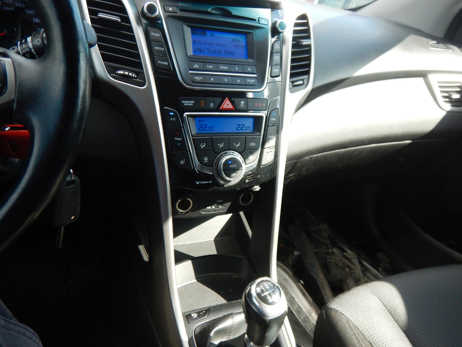 Hyundai i30 2015 — photo 23