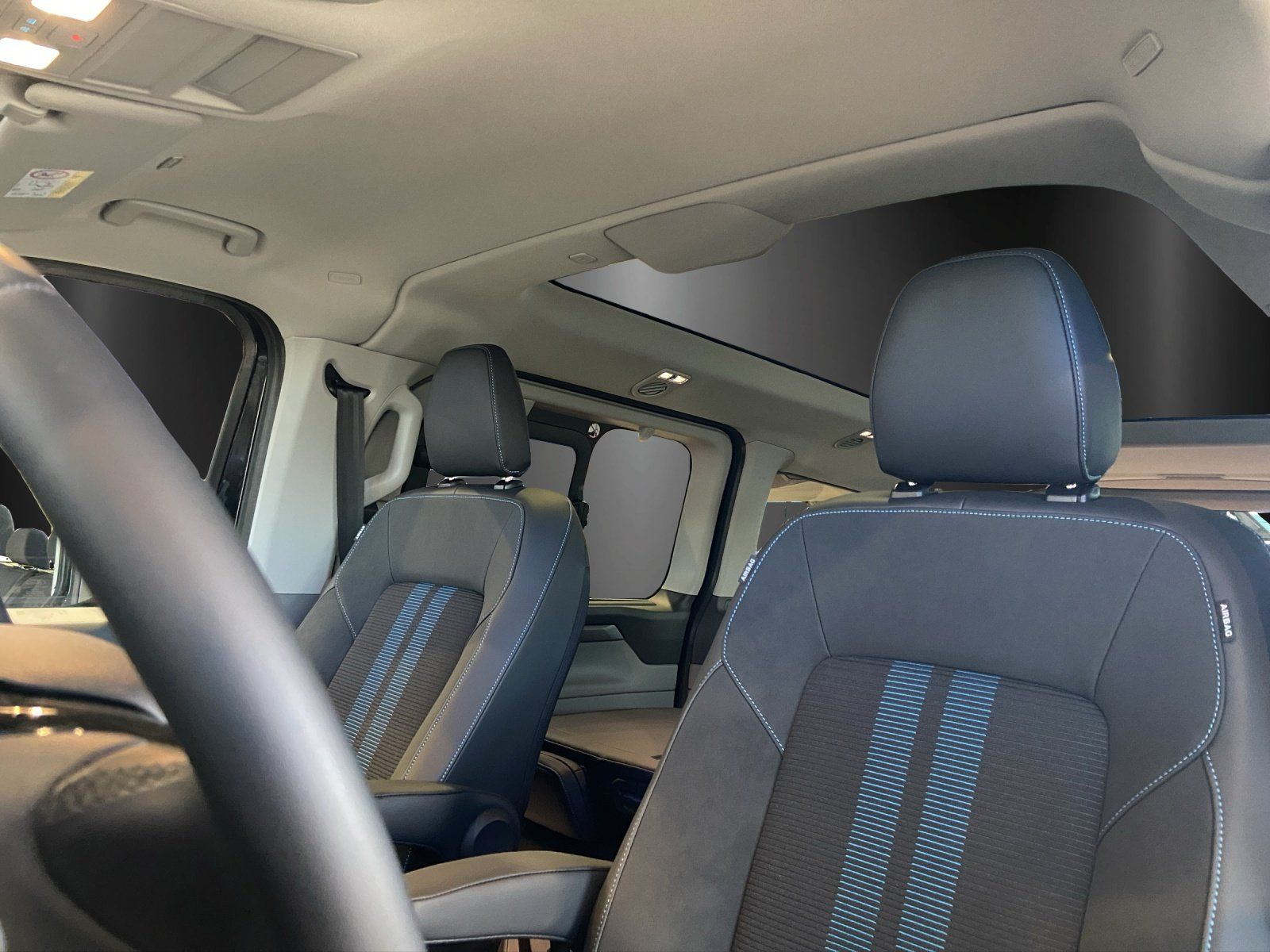 Fahrzeugabbildung Ford E-Tourneo Custom Sport Glasdach Schiebetür elek.