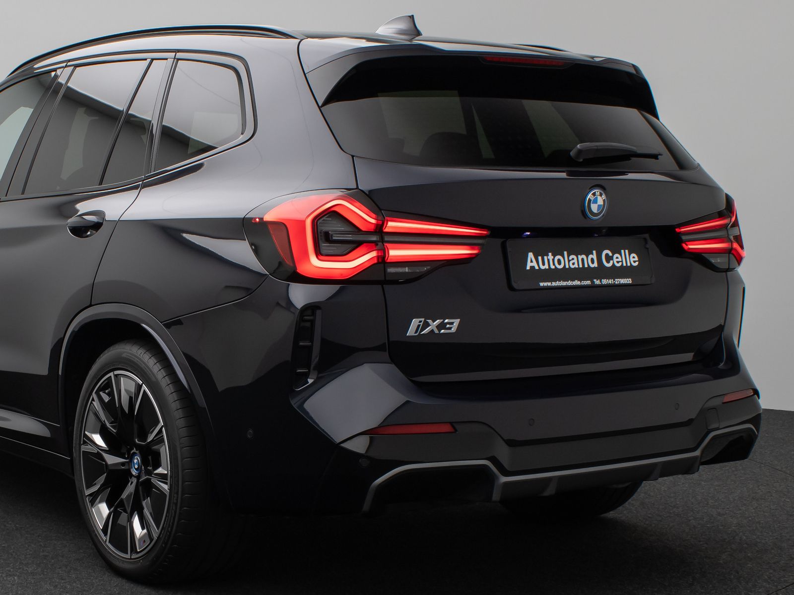 Fahrzeugabbildung BMW iX3 Impressive M Sport 360°HUD DAB H/K AHK Komfo