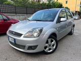 Ford Fiesta 1.2 16V 5p. Ghia - Ford Fiesta aus 2007: Ghia