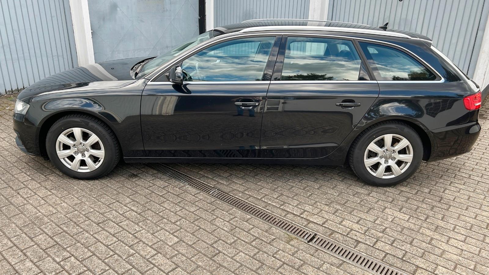 Audi A4 2009 — photo 36