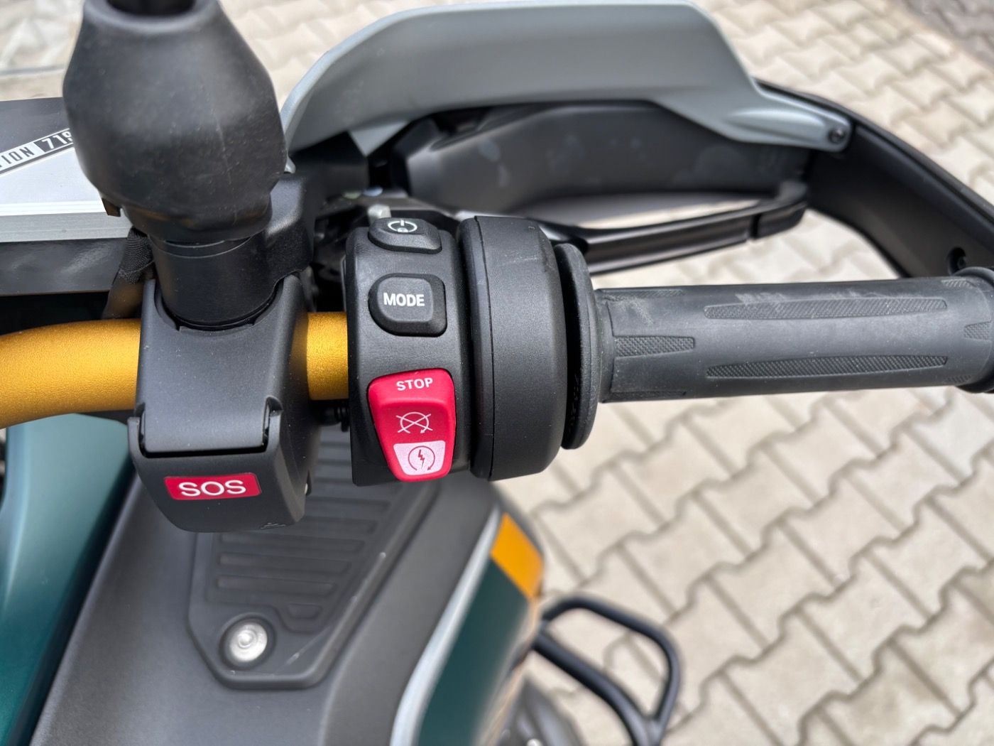 Fahrzeugabbildung BMW R 1300 GS Adventure Option 719 ASA 3 Pakete Akra