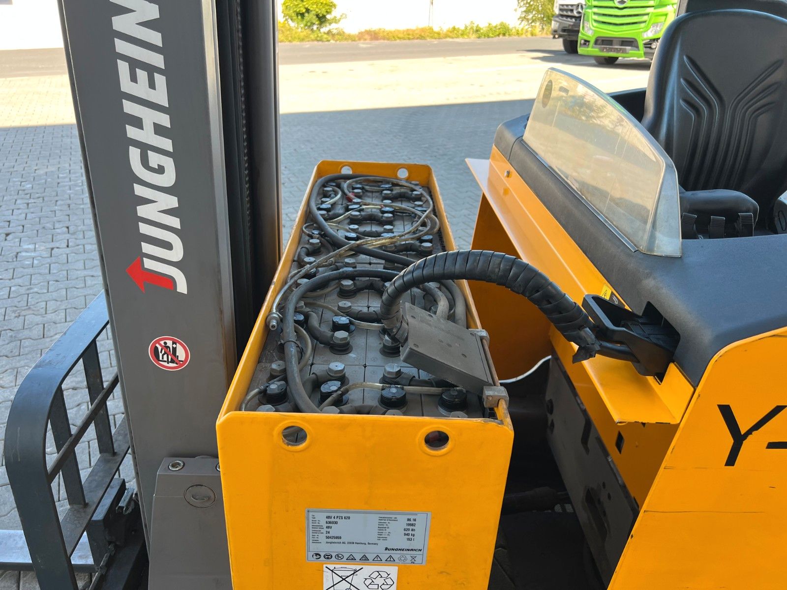 Fahrzeugabbildung Jungheinrich ETV C16 / Triplex 5.72m / SS / nur 2.836h / 2016