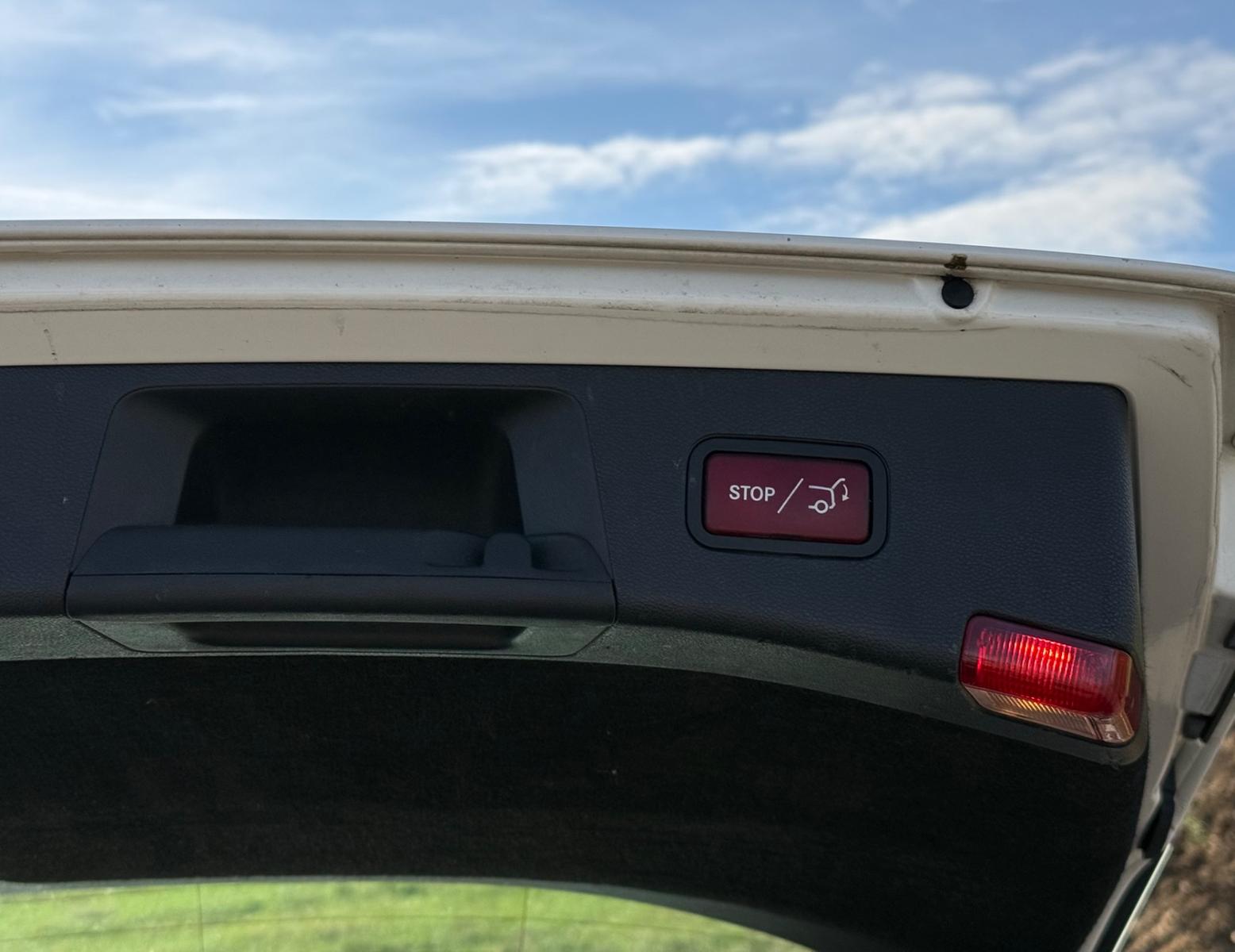 Mercedes-Benz E200 2010 — photo 7