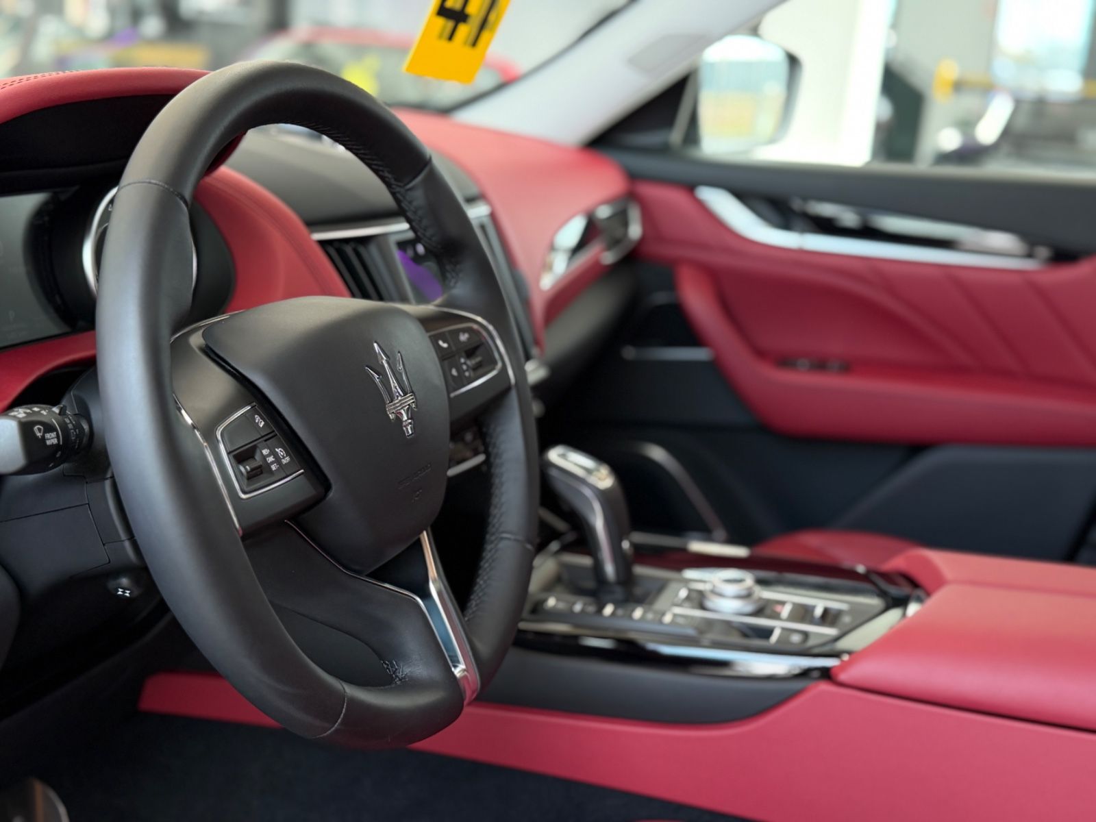 Levante GT Mild-Hybrid Soft Close Pano 21"