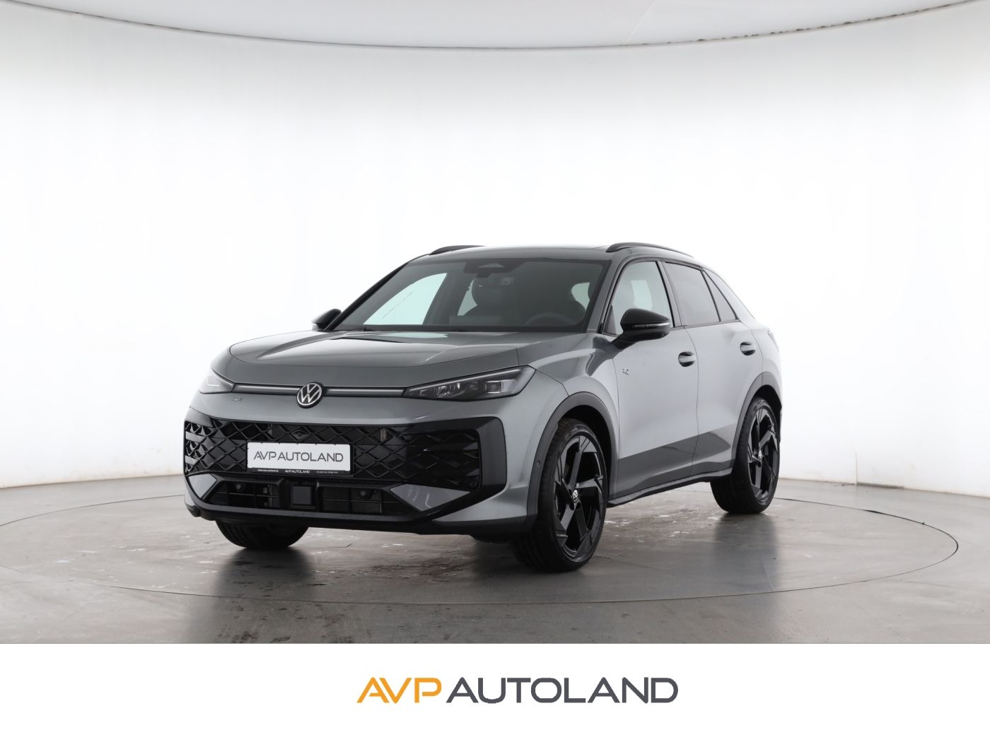 Volkswagen T-Roc 1.5 eTSI DSG R-Line | PANO | AHK | LED |