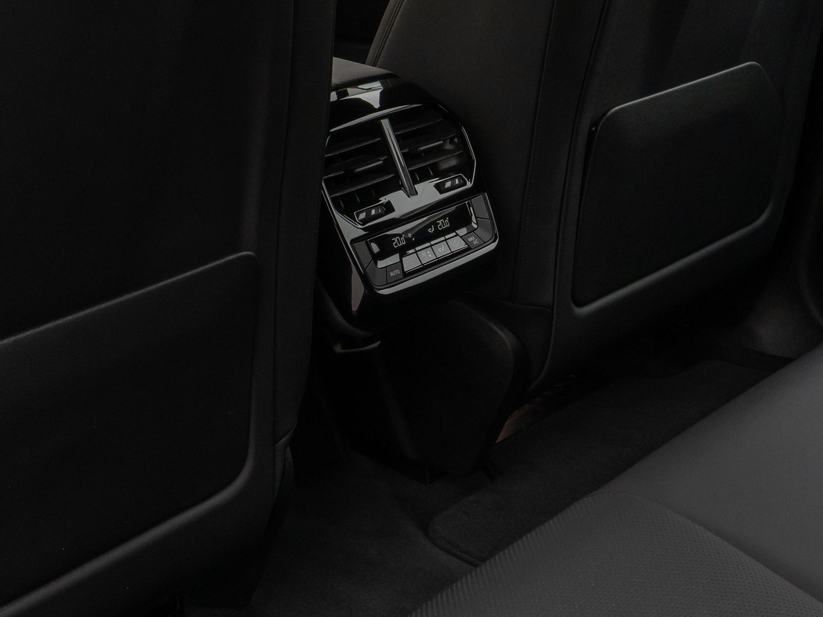 Fahrzeugabbildung BMW iX xD40 360° DAB H/K ACC Komfort Sport 22Zoll