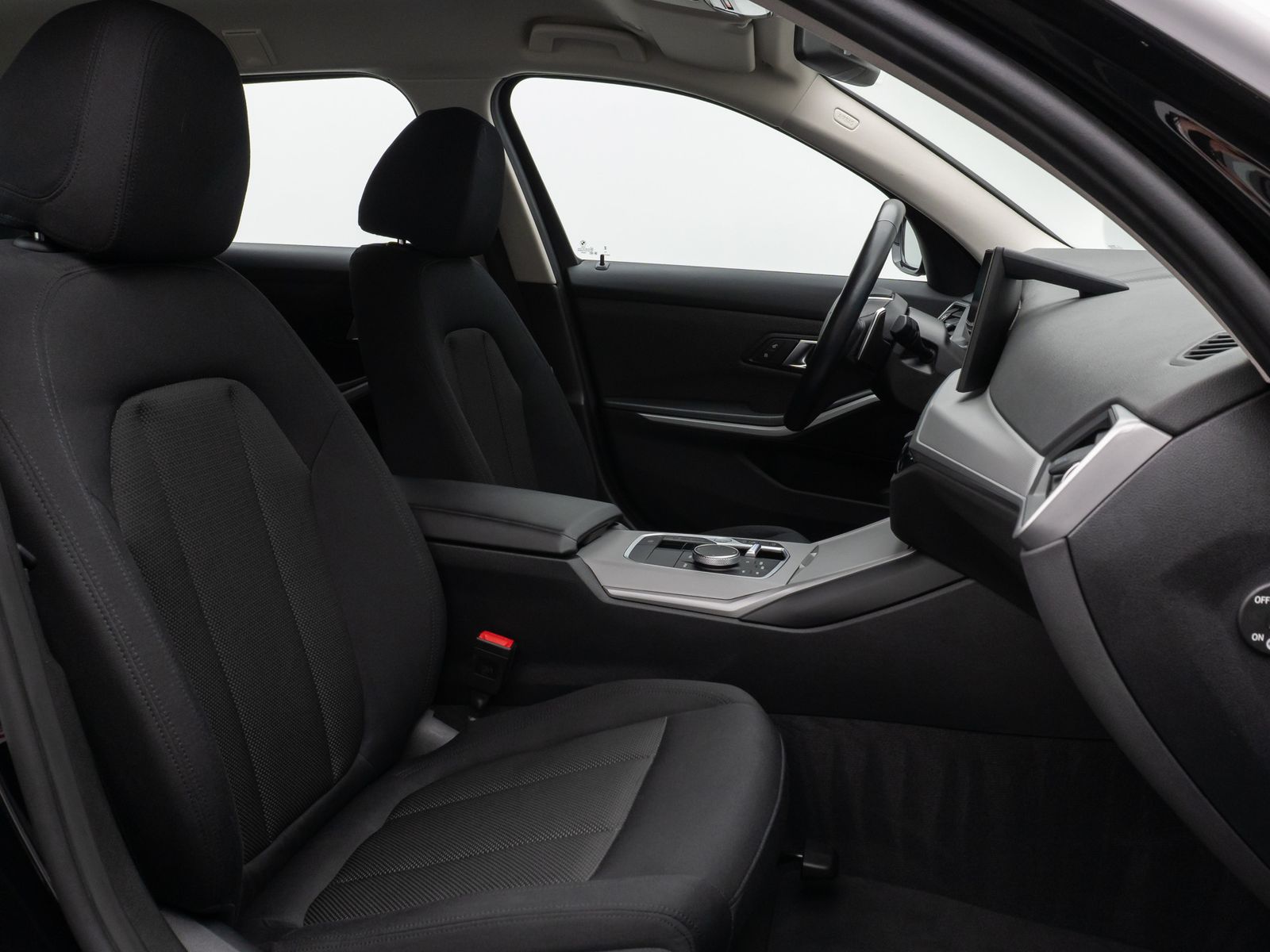 Fahrzeugabbildung BMW 318i DAB CockPit+ PDC Geschwindigkeitsreg LED