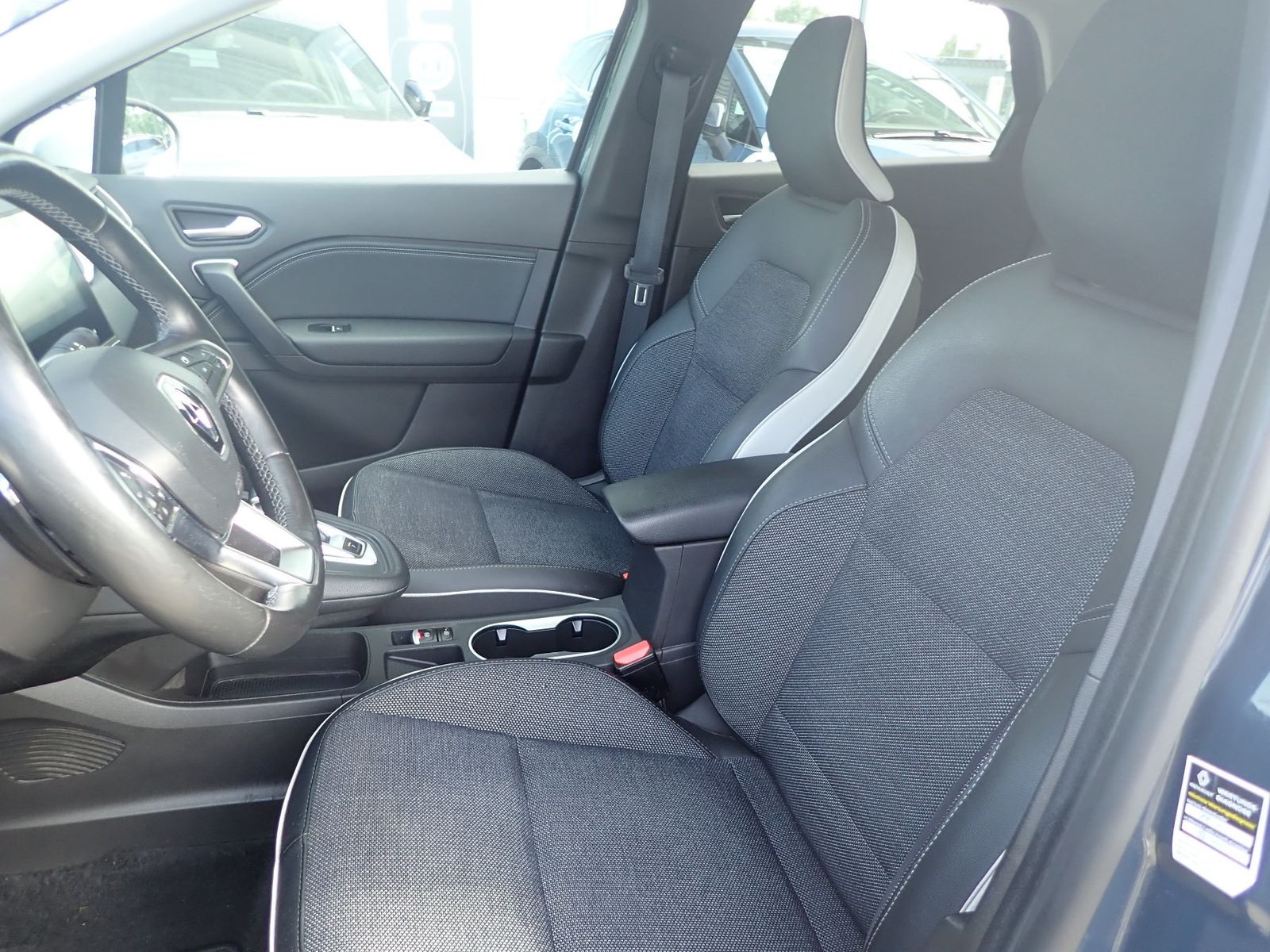 Fahrzeugabbildung Renault Captur Techno Mild Hybrid 140
