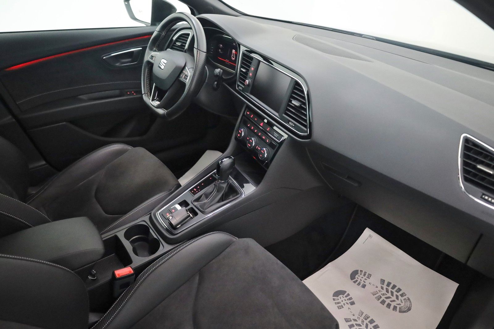 Fahrzeugabbildung SEAT Leon ST Cupra 300 4Drive TLeder,Navi,LED,PanDach