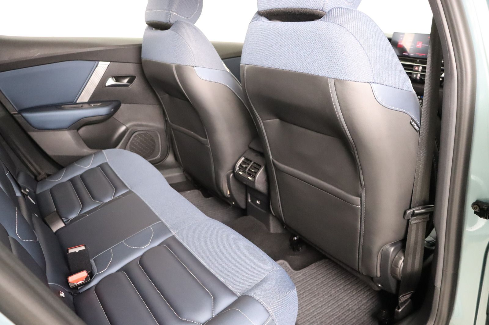 Fahrzeugabbildung Citroën C4 1.2i Feel Pack * LED * Navi * LRHZ *